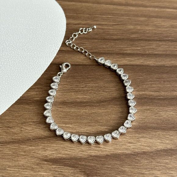 Elegant Silver Heart Bracelet Q141 - Picture 4 of 6